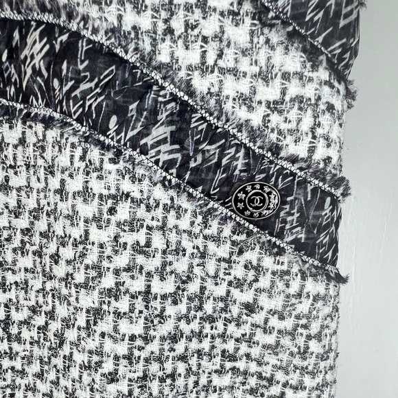 Chanel tweed dress - Picture 14 of 15